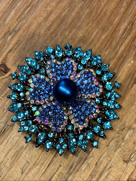 Source Unknown Jewelry - Flower Floral Blue and Teal Radiant Crystal Faux Pearl Brooch